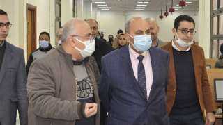 رئيس جامعة المنيا يتابع الاختبار...
