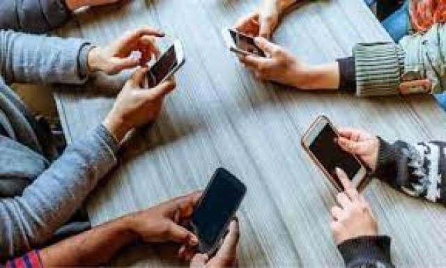 تعرف أمراض معدية تتسبب بها الهواتف الذكية