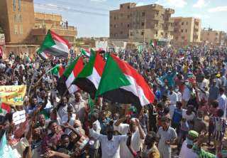 السودان.. الشرطة تُطلق الغاز لتفريق...