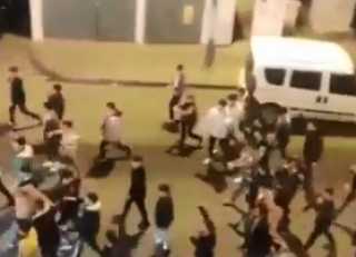 بالفيديو..هجوم واعتداءات مجموعة من الأتراك...