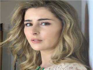 شاهد.. عائشة بن أحمد ومراد...