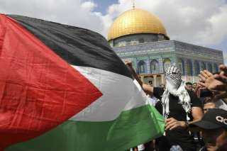 فلسطين.. مستوطنون يقتحمون مقامات دينية...