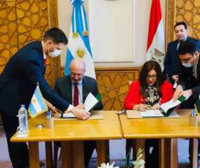 التوقيع على خطابات دبلوماسية متبادلة...