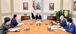 السيسي يطلع على مشروعات النقل...