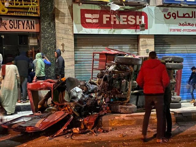 سقوط سيارة من أعلى محور صفط اللبن ببولاق الدكرور