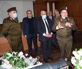 محافظ بورسعيد يستقبل رئيس هيئة...