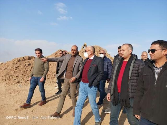 مسئولو ”الإسكان” يتفقدون مشروع الغلق الآمن لمقلب السلام العمومي تحت إشراف جهاز مدينة العبور