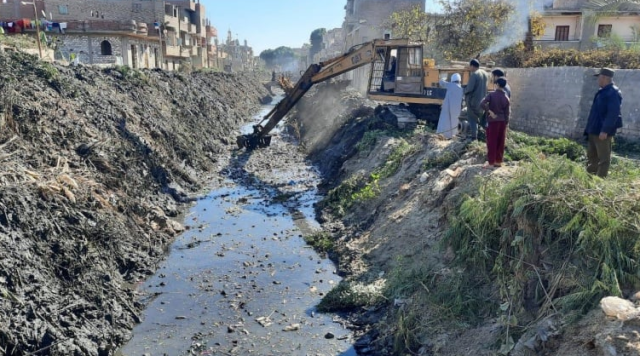 محافظ أسيوط يعلن استمرار أعمال تبطين وتطهير الترع والمجارى المائية