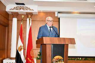 محافظ بورسعيد يشيد بأداء أئمة...