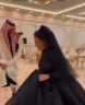 شاهد.. بفستان زواج أسود.. السعودية...
