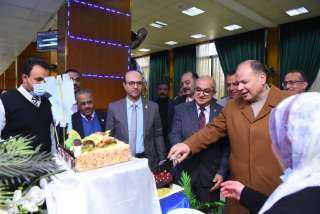 محافظ أسيوط يهنئ رئيس جامعة...