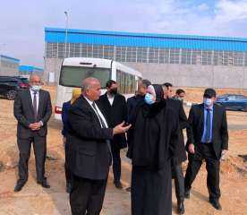 وزيرة التجارة والصناعة تقوم بجولة...