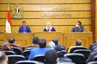 وزيرة التضامن تبحث مع الجمعيات...