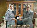 إهداء درع منتدى  شباب...
