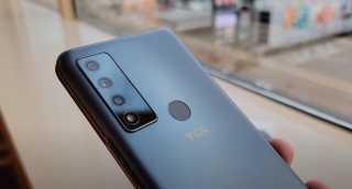 TCL تعود بقوة مع هاتف...