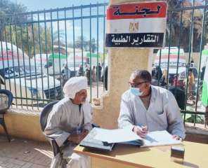 محافظ أسوان يتابع فعاليات القافلة...