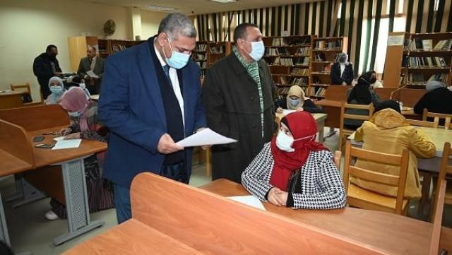 نائب رئيس جامعة الفيوم يتفقد امتحانات الدراسات العليا بكلية التربية النوعية