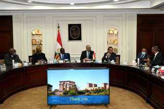 وزير الإسكان يعرض على نظيره...