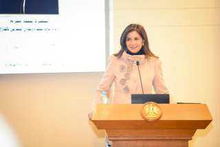 وزيرة الهجرة تتلقى تقريرا حول...