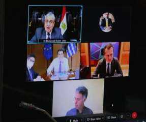 وزير الكهرباء يعقد اجتماعا عبر...