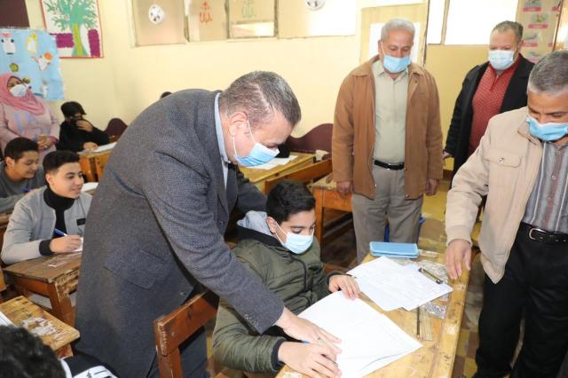 محافظ المنوفية يكلف بمراجعة أسئلة مادة العلوم للشهادة الإعدادية وإعادة توزيع الدرجات