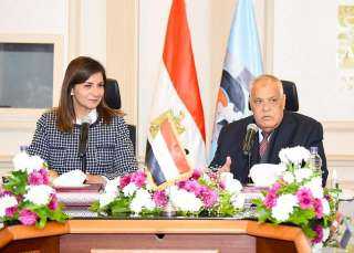 وزيرة الهجرة تبحث مع رئيس...