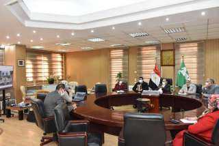 محافظ الشرقية يعقد إجتماعاً لبحث...