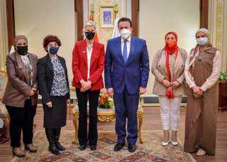 وزير التعليم العالي والقائم بعمل...