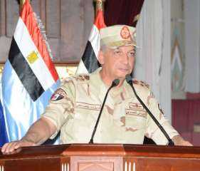 وزير الدفاع يلتقى قائد القيادة...