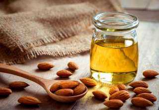 فوائد زيت اللوز المر للوجه