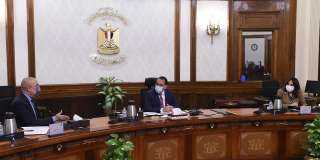 رئيس الوزراء يتابع الموقف التنفيذي...