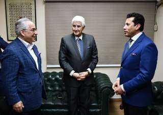 وزير الرياضة يجتمع مع مجلس...