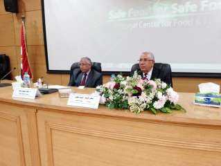 وزير الزراعة يبحث النهوض بالمحاصيل...