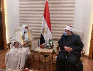 وزير الأوقاف خلال لقائه نظيره...