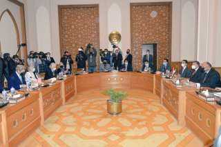 شكرى يعقد مباحثات بالقاهرة مع...