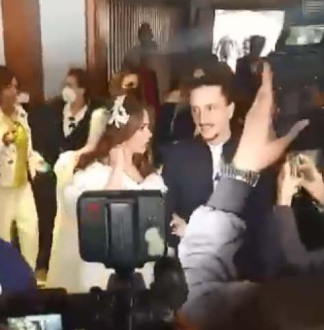 شاهد.. زفاف الفنانة دنيا عبد العزيز بحضور نجوم الفن