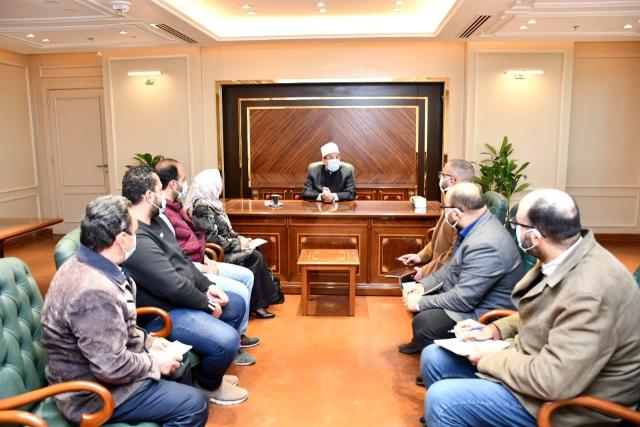 وزير الأوقاف يعقد اجتماعًا هامًا بمقر الوزارة بالعاصمة الإدارية