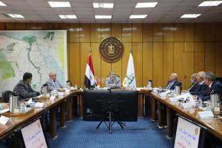 وزير القوى العاملة يرأس إجتماع...