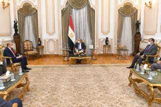 وزير الدولة للإنتاج الحربي يبحث...