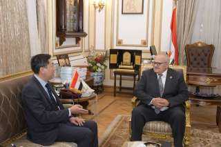 الخشت يستقبل سفير سنغافورة بالقاهرة...