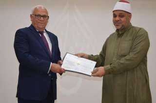 محافظ بورسعيد يكرم المشاركين في...