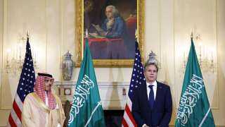 وزير الخارجية السعودي يتلقى اتصالا...