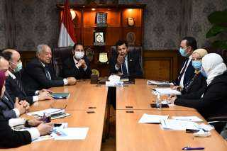 وزير الشباب والرياضة يبحث التعاون...