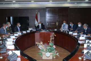 وزير النقل يعقد اجتماعاً موسعاً...