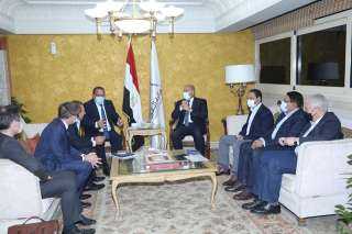 وزير النقل يجتمع مع تحالف...