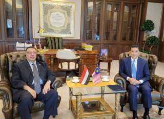 السفير المصري لدى ماليزيا يلتقي...