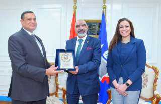 محافظ البحيرة ورئيس الهيئة العامة...