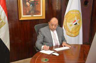 وزير التنمية المحلية يشارك فى...