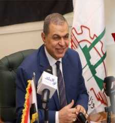 سعفان يتابع حقوق عامل مصري...