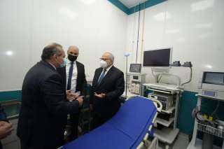 رئيس جامعة القاهرة ورئيس مجلس...